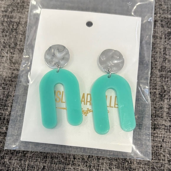 NWT Kinsley Armelle Earrings, Jeffree Star Prick Lipstick, and Eyeliner Bundle - Picture 2 of 5